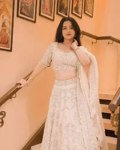 Escort Vyara